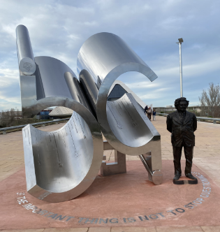Einstein escultura en Zaragoza